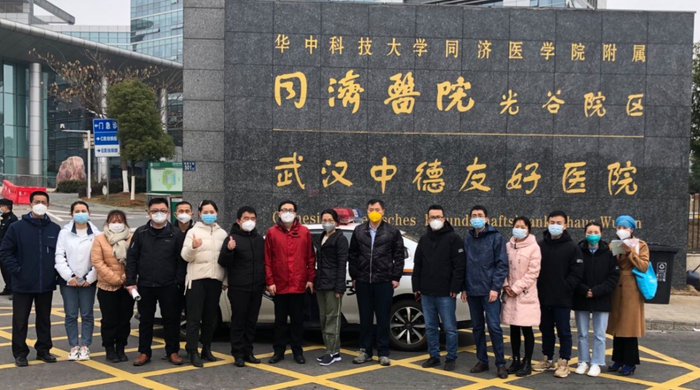 援鄂国家医疗队厦门二队前线指挥部核心成员，左8红衣为尹震宇