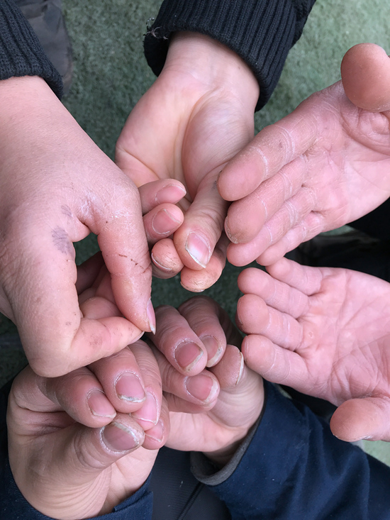 　　综合布线施工后的手。 王英杰/摄