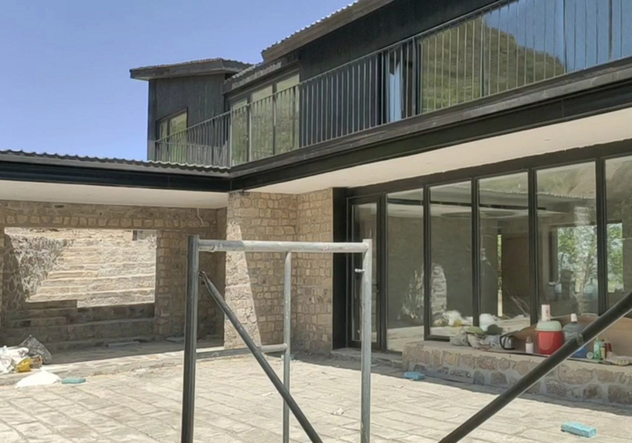 村里新建的民宿。王纪辛 摄