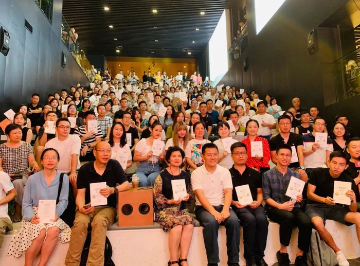 我和北大教授聊了3小时才明白，当存款缩水，聪明人都会做这件事