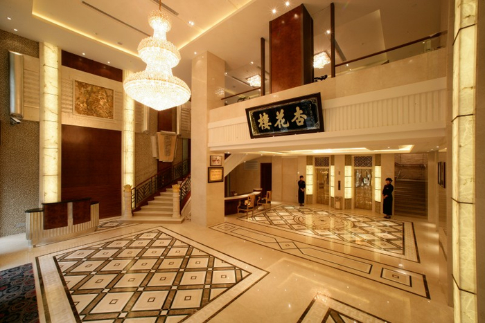 座落在福州路上的杏花楼酒家，是公司标志性的象征。 杏花楼官网 图