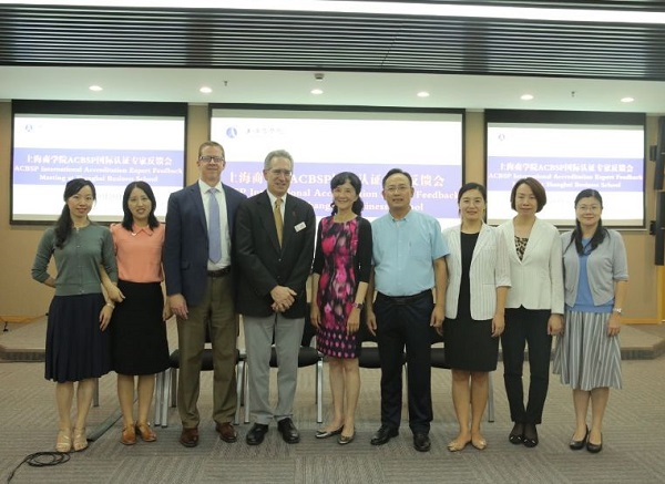 图说：工商管理专业注重跟进国内外学科研究最新成果 来源/院方供图（下同）