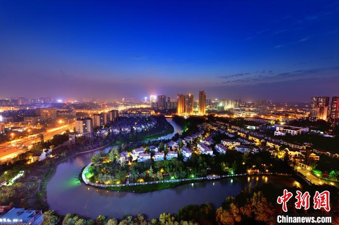 图为成都市温江区夜景。　成都市温江区文体旅局 摄