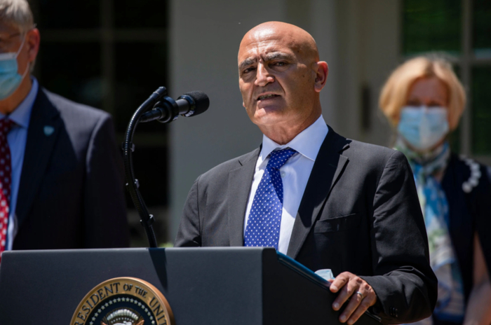 “曲速行动”负责人蒙塞夫·斯拉维。/ 《纽约时报》网站截图