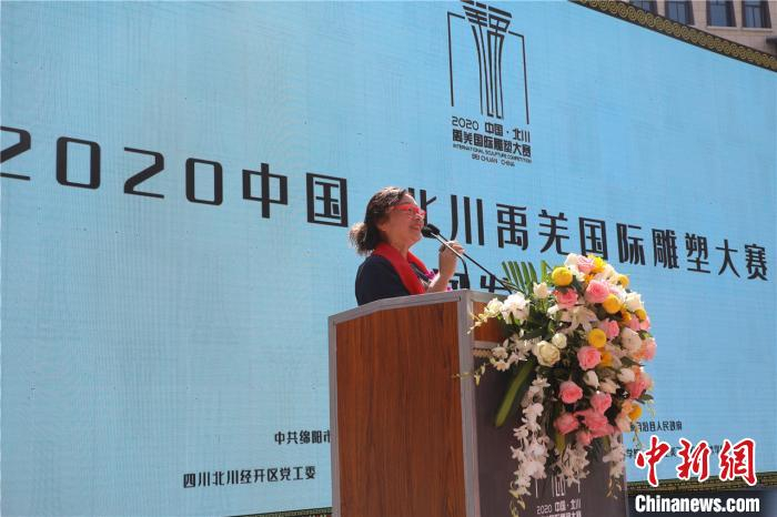 艺术家赵莉发言。　毛成山 摄