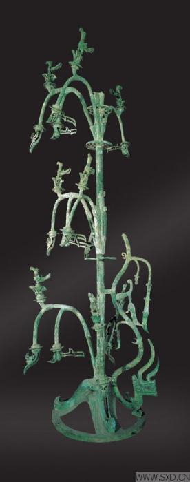 青铜神树。来源：三星堆博物馆网站