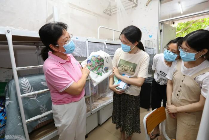 今天，肇庆学院首批学生返校，实行封闭式管理