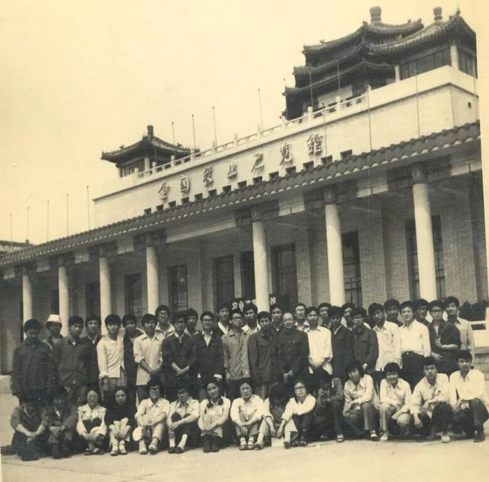 ▲ 地理系81级同学当年在北京实习期间的合影
