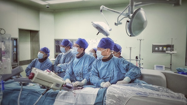 图说：手术过程中 采访对象供图