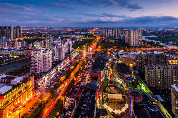 图说：盛泽夜景。陆国华 摄