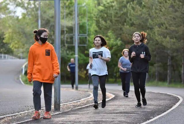 哈国划分三类疫情区，托卡耶夫再次强调遵守防疫规范