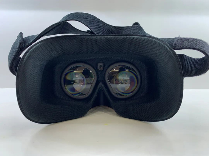 【评测】天翼云VR推出两款“观影神器”，5G时代躺着玩VR究竟有多香？__财经头条__新浪财经