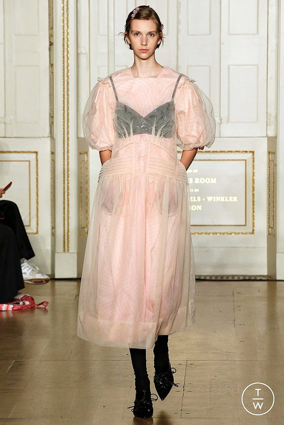 Simone Rocha 2019秋冬系列 图片来源：tag-walk