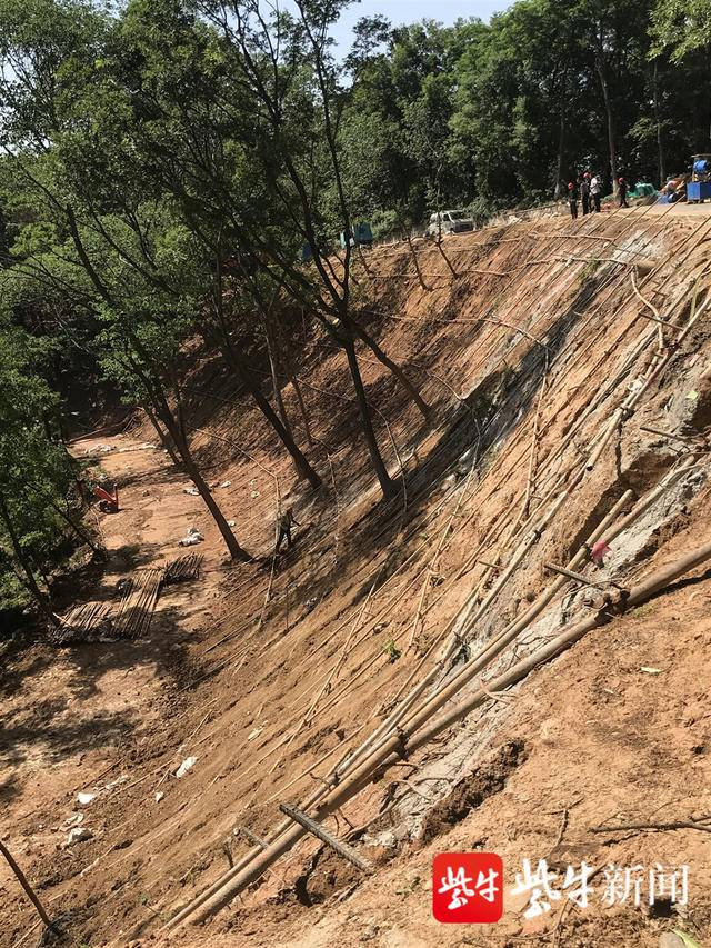 图为施工现场。