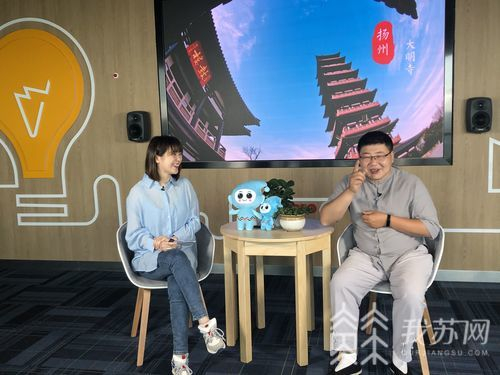 江苏文艺广播主持人文菲和全国金牌导游郭程全程直播“带货”