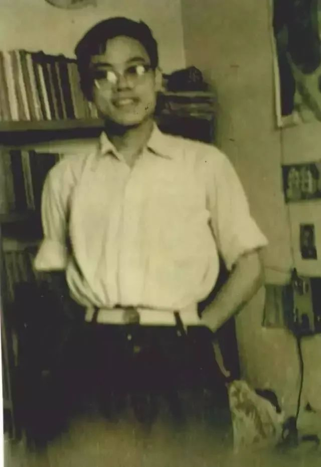 写《十万个为什么》时的叶永烈