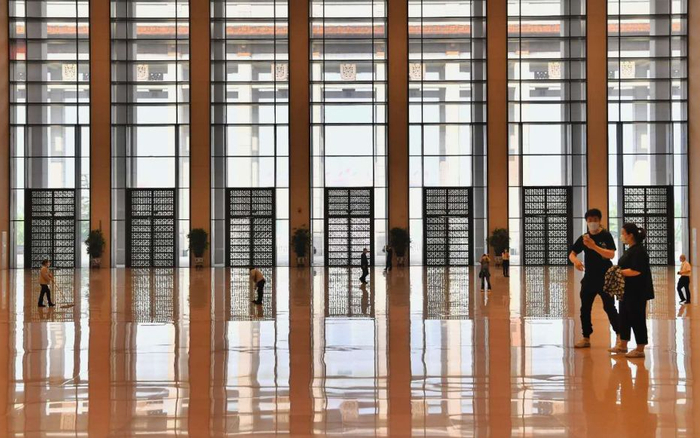 国博限流3000人，观众错峰参观。新京报记者 李木易 摄