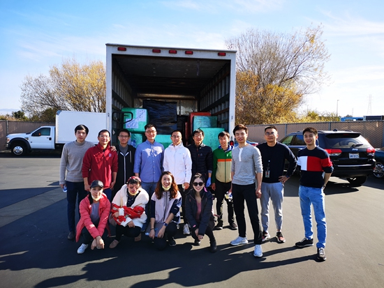 　　LEAP团队的志愿者们将物资打包完毕。受访者供图