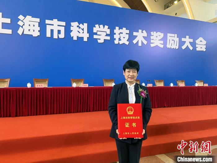 黄荷凤团队研究项目斩获上海市科技进步奖一等奖。　郑佳琦 摄