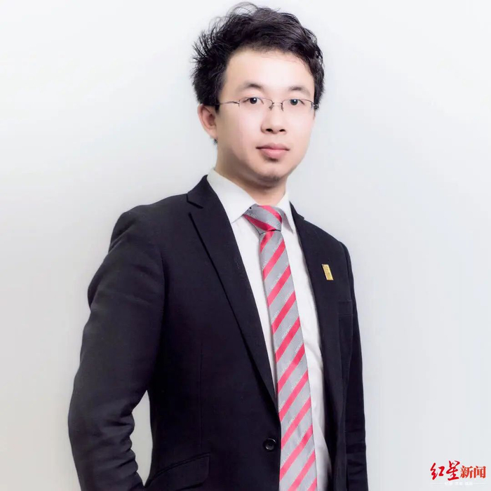 周昌平毕业于天津大学，从外企上班到房产经纪人