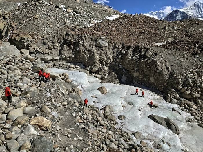  前往测量作业点的路。