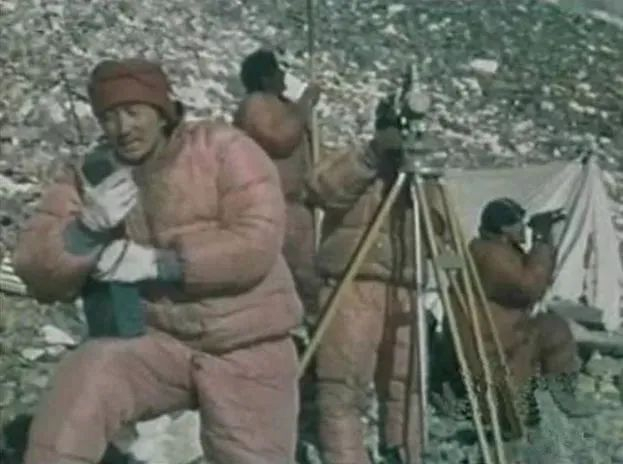 △ 为了第一时间测量，测绘组各部门实时联动。