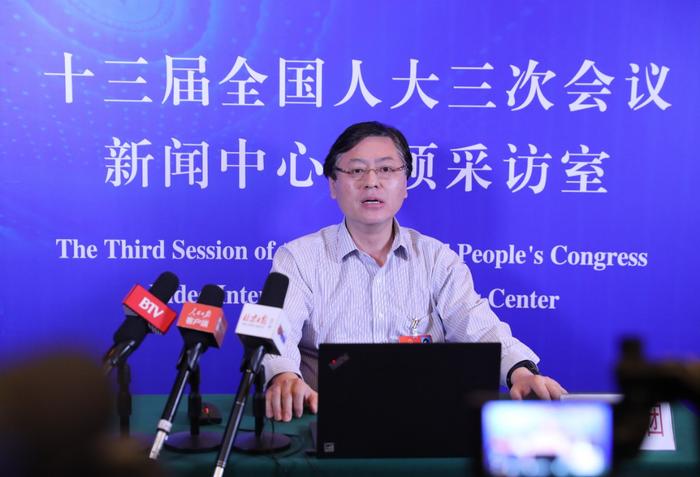 杨元庆代表：过去向人口要红利 现在要向智能化要红利