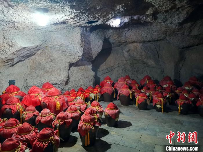 图为，齐鲁酒地地下酒窖。　孙宏瑗 摄