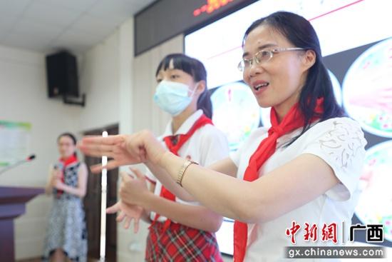 “六一”前夕桂林医务人员进校园宣讲健康知识