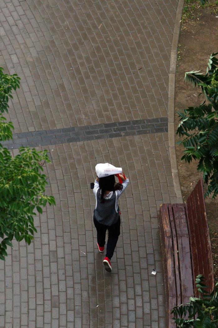 分散性阵雨掠过北京上空 来去“任性”|组图