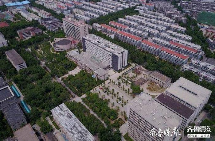 航拍刚复学的山东农业大学本部，泰山脚下如此美丽的校园