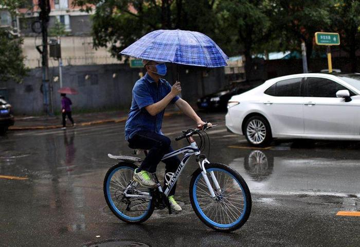 分散性阵雨掠过北京上空 来去“任性”|组图