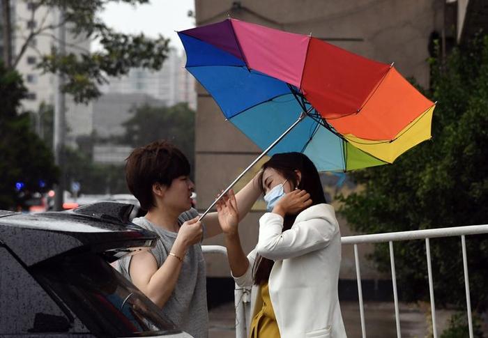 分散性阵雨掠过北京上空 来去“任性”|组图