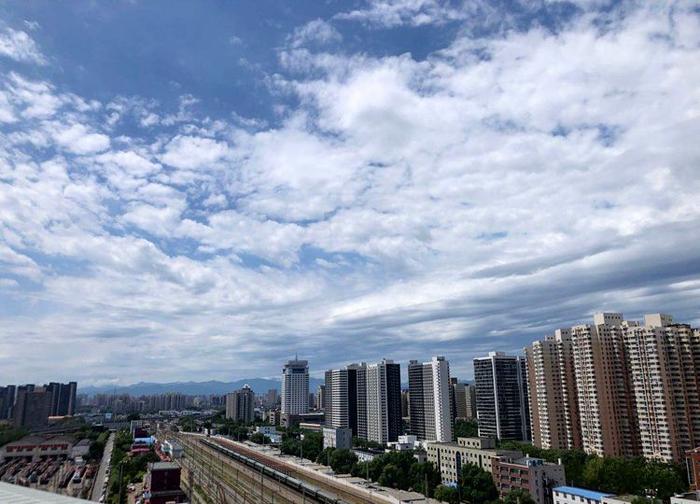 分散性阵雨掠过北京上空 来去“任性”|组图