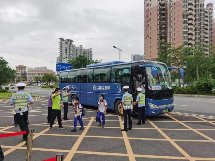 铺设“彩虹道”， 齐跳“能量操”…蓬江最后一批小学生今天返校！