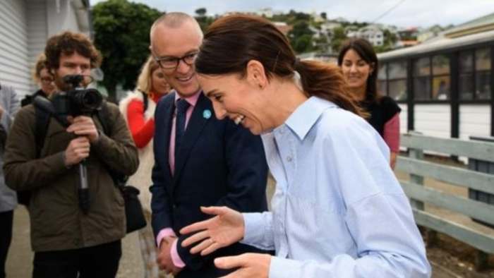 阿德恩和克拉克。/BBC截图