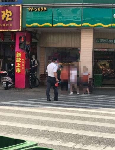 团结路惊现猥琐男袭胸；欧尚附近发生车祸，救护车到现场！