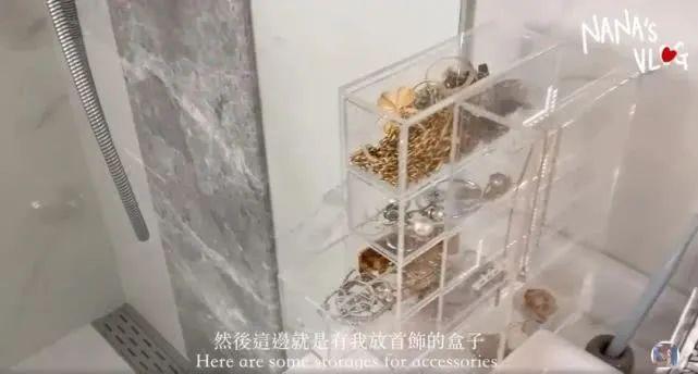 虞书欣真的是“千万富婆”吗？梳妆台连林允的化妆品墙都比不上！