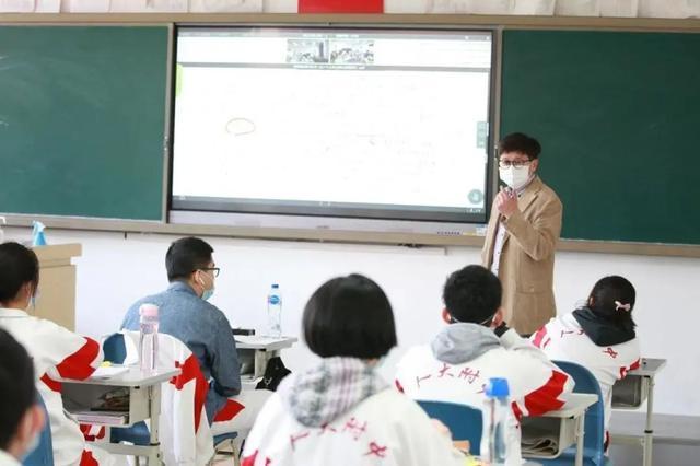 人大附中初中部负责人卢海军我们有“场效应”进来了就会变得更好