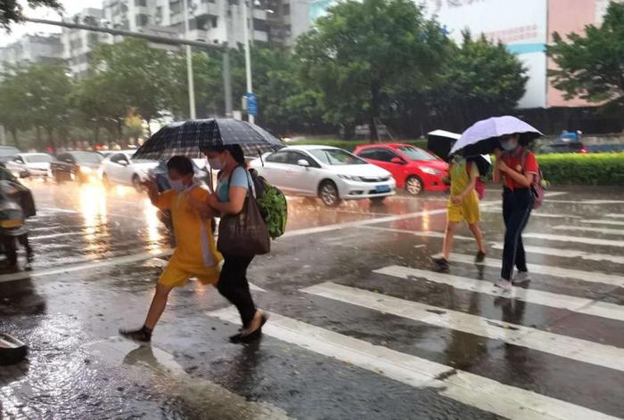 暴雨预警！今晚园山湖公园音乐喷泉表演暂停！