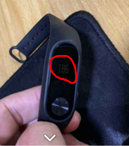 ▲升级固件后曾先生的手环屏幕亮度大幅降低