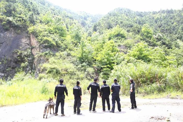 邵阳一男子跟家人吵架带着农药进山，警方搜寻2天，结果...