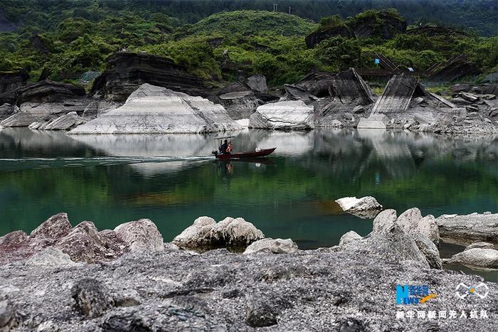 重庆小南海水位下降 高山湖泊现地质奇观