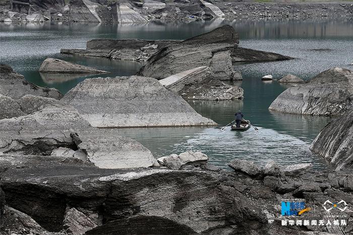 重庆小南海水位下降 高山湖泊现地质奇观