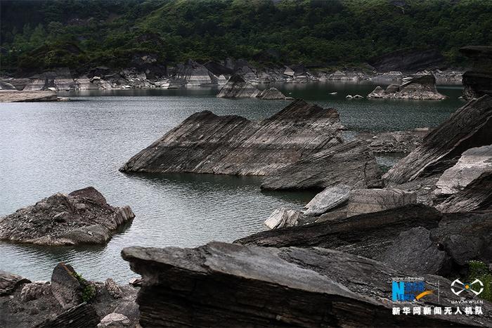 重庆小南海水位下降 高山湖泊现地质奇观