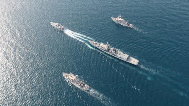 上百艘新式导弹艇驶入海峡，警告美舰停止巡航！俄呼吁盟友冷静