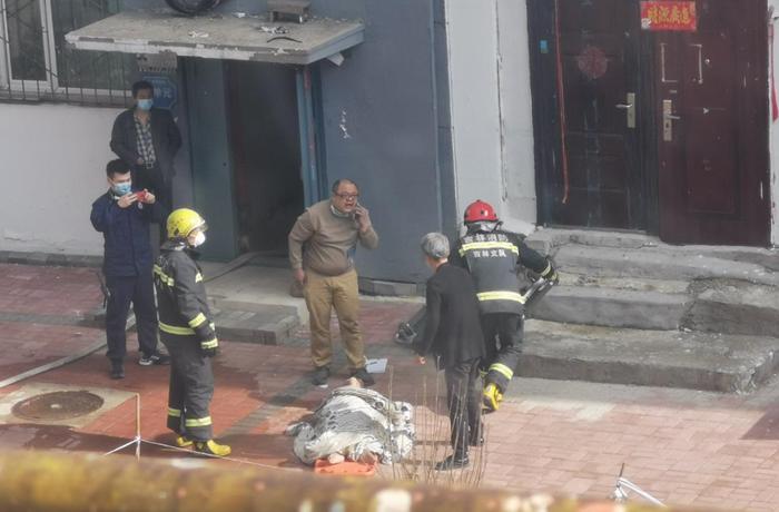 吉林市火车站西出口新兴街一居民楼失火，一人不幸身亡！