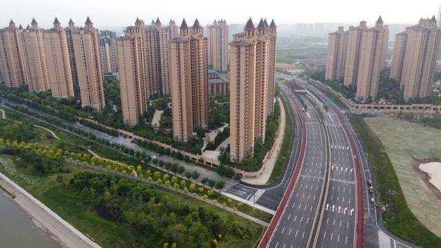 图为江北横江大道快速化改造工程七里河大街至城南河路段道路已正式竣工。