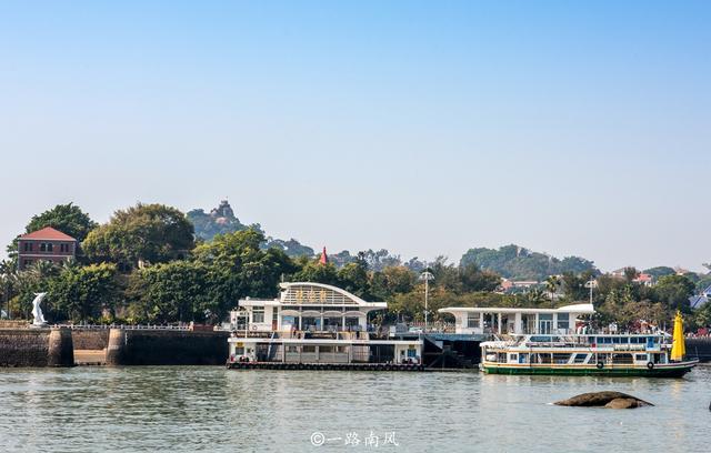 福建最出名的“矮仔山”，海拔仅92.7米，游客排队一小时也要登顶