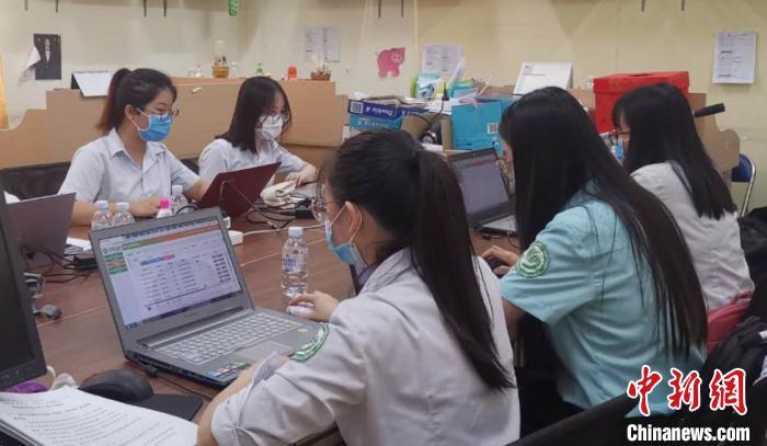 柬皇家科学院孔子学院举办首次HSK和HSKK居家网络考试